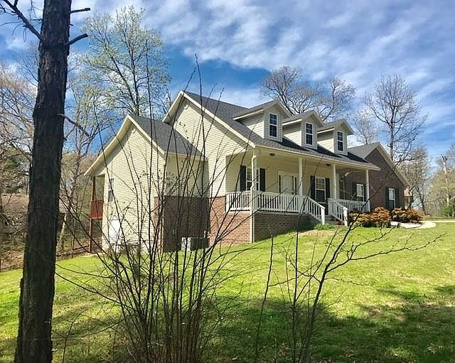 1st image of 4 Hambleton Dr