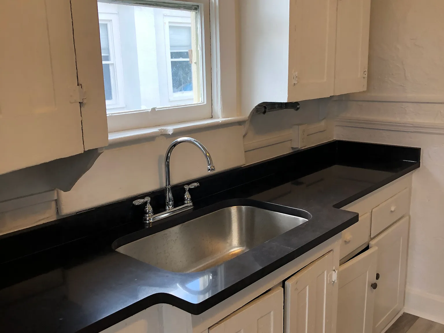 2 bed, 900 sqft, $1,700 — Photo 1