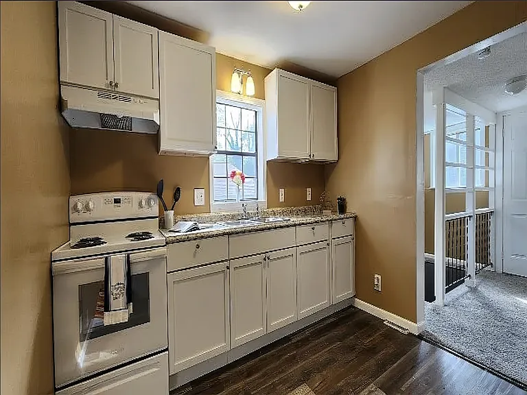 3213 Airway Ave — Photo 3