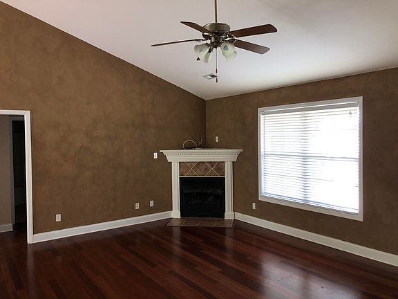 3rd image of 5552 Meadow Wells Dr