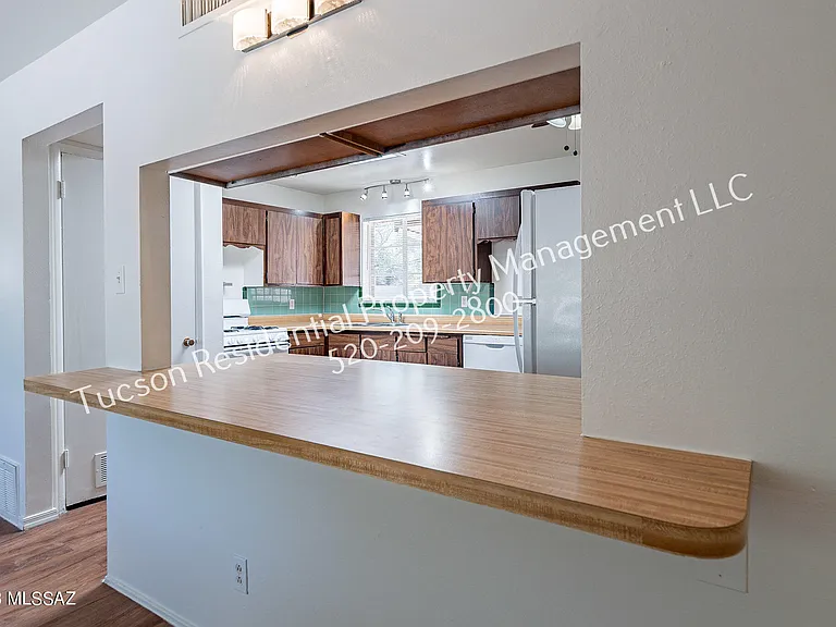 826 E Water St — Photo 15