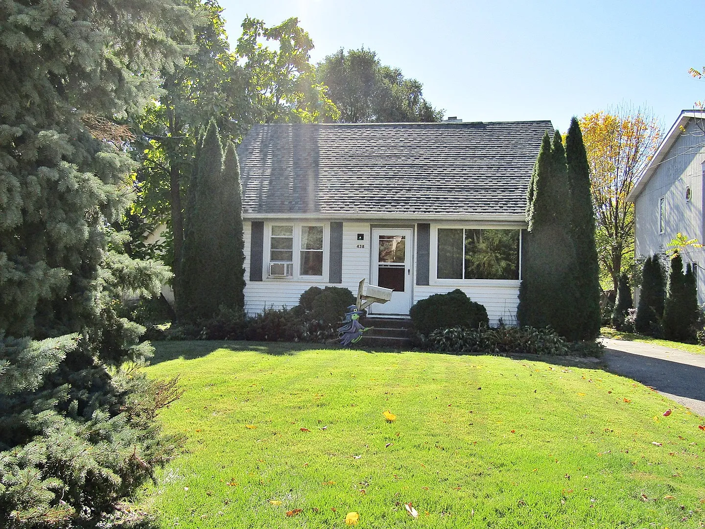 438 Madison St photo 1