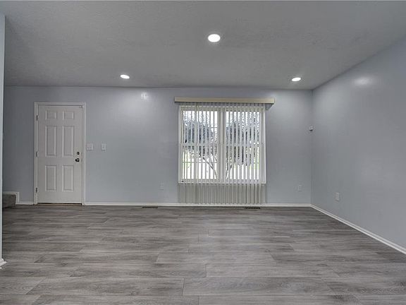 3rd image of 979 Moeller Ave