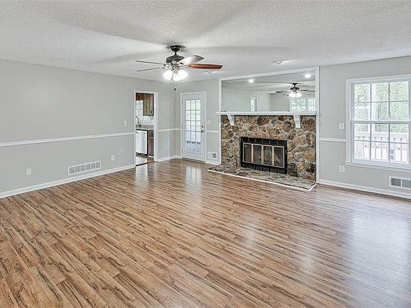 5th image of 4951 Highpoint Way NE