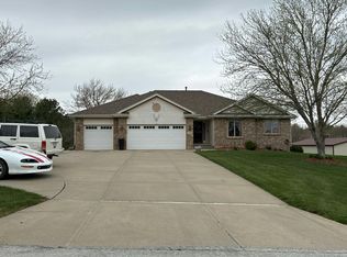 12128 Lewison Ln, Gretna, NE 68028