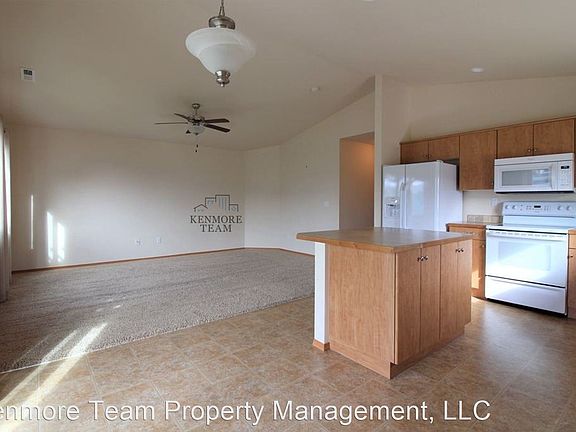 2nd image of 1461 Larkspur Dr