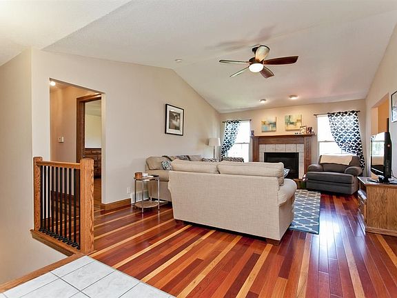 4th image of 1030 Hampshire Dr