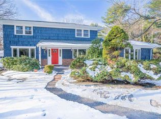 14 S Lot Rd, Smithtown, NY 11787