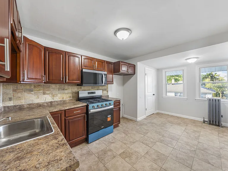 38 Lionel St #2 — Photo 3
