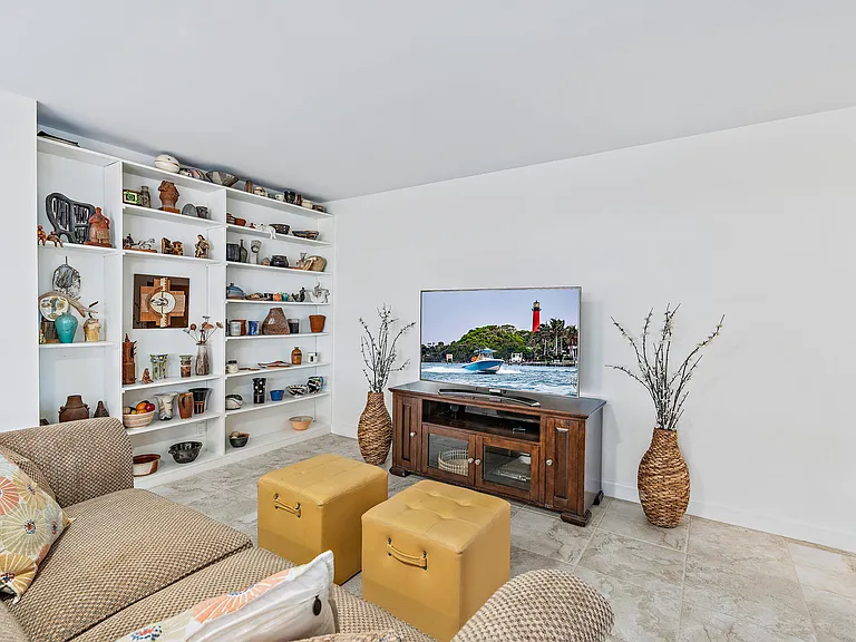 733 Waterway Dr — Photo 11