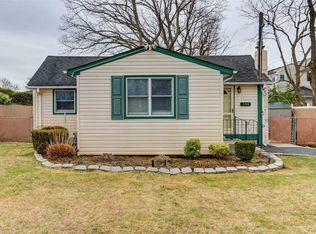 144 Oakland Ave, Deer Park, NY 11729