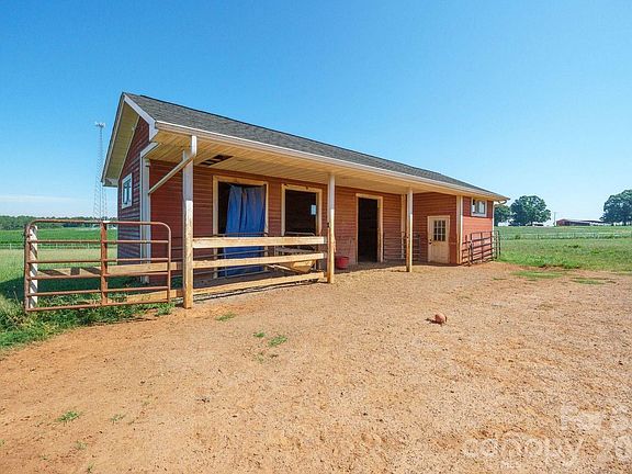 2nd image of 809 New Sterling Rd