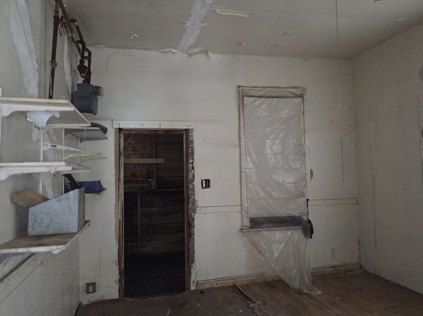 chicago-illinois-442890507 picture