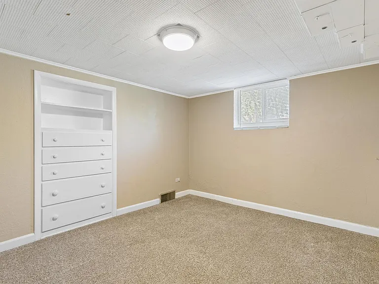 2630 S York St — Photo 18