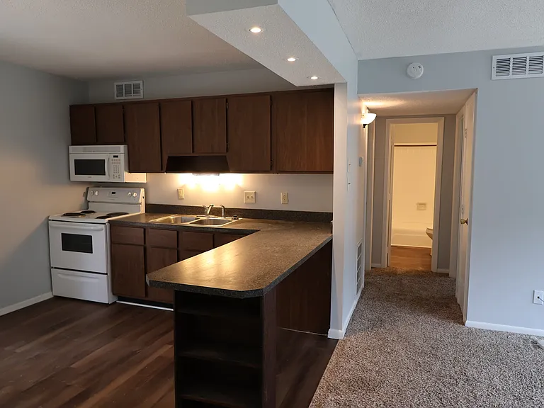 205 Long St #2 — Photo 7