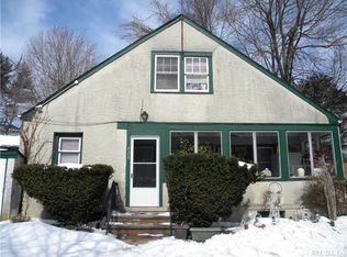 228 Oyster Bay Rd, Locust Valley, NY 11560