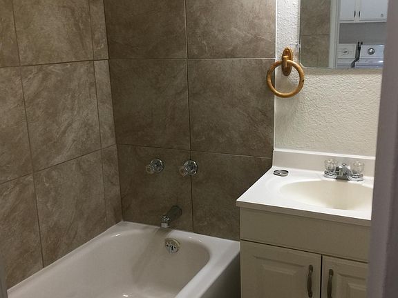 3rd image of 1005 W 1st St