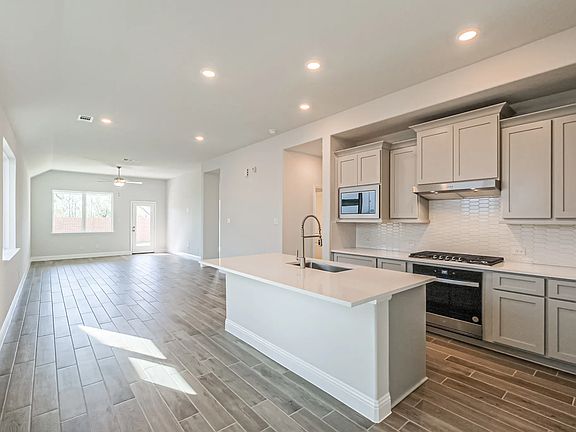 Plan 3009 dining - look may vary