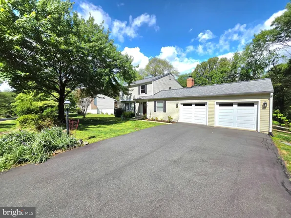 10930 Howland Dr, Reston, VA 20191