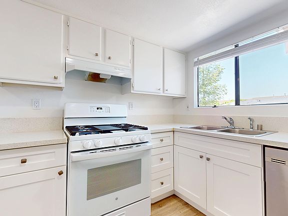 3rd image of 20814 Seine Ave APT B