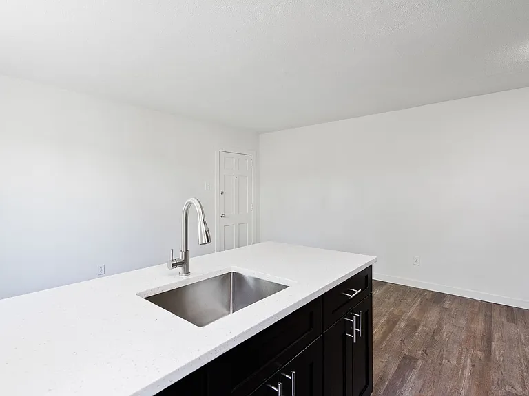 Hillside Apartments — Photo 15