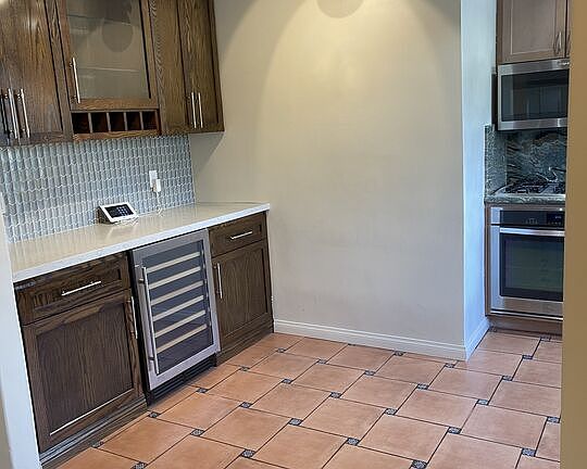 4th image of 861 N Orange Grove Ave