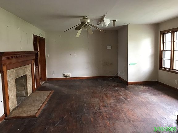 3rd image of 314 Elton Dr