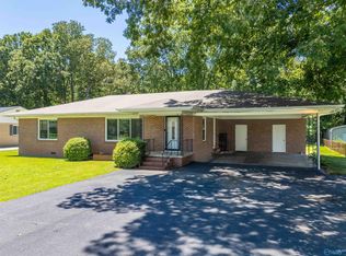 306 Waldrop Rd, Rainbow City, AL 35906