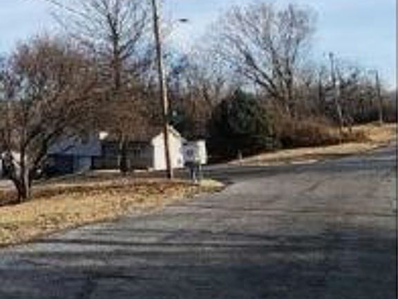 Exterior Neighborhood (street photo)
