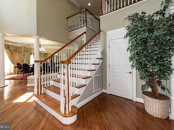 3rd image of 414 Nature Ln