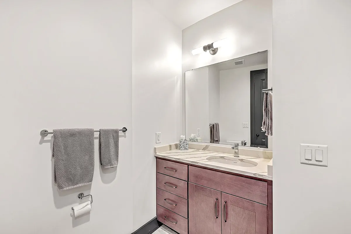 Building Photo - 5 Gadsdenboro St #511