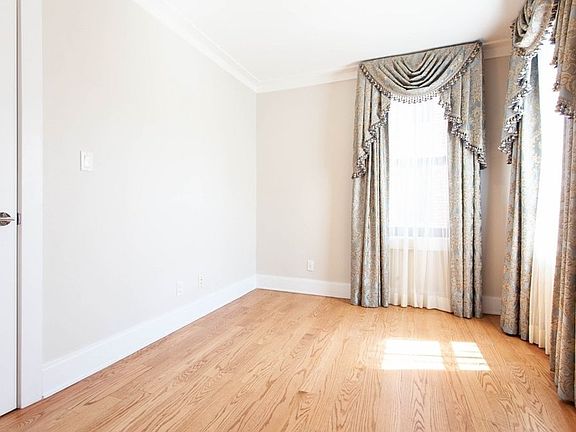 3rd image of 13235 Sanford Ave APT 4P