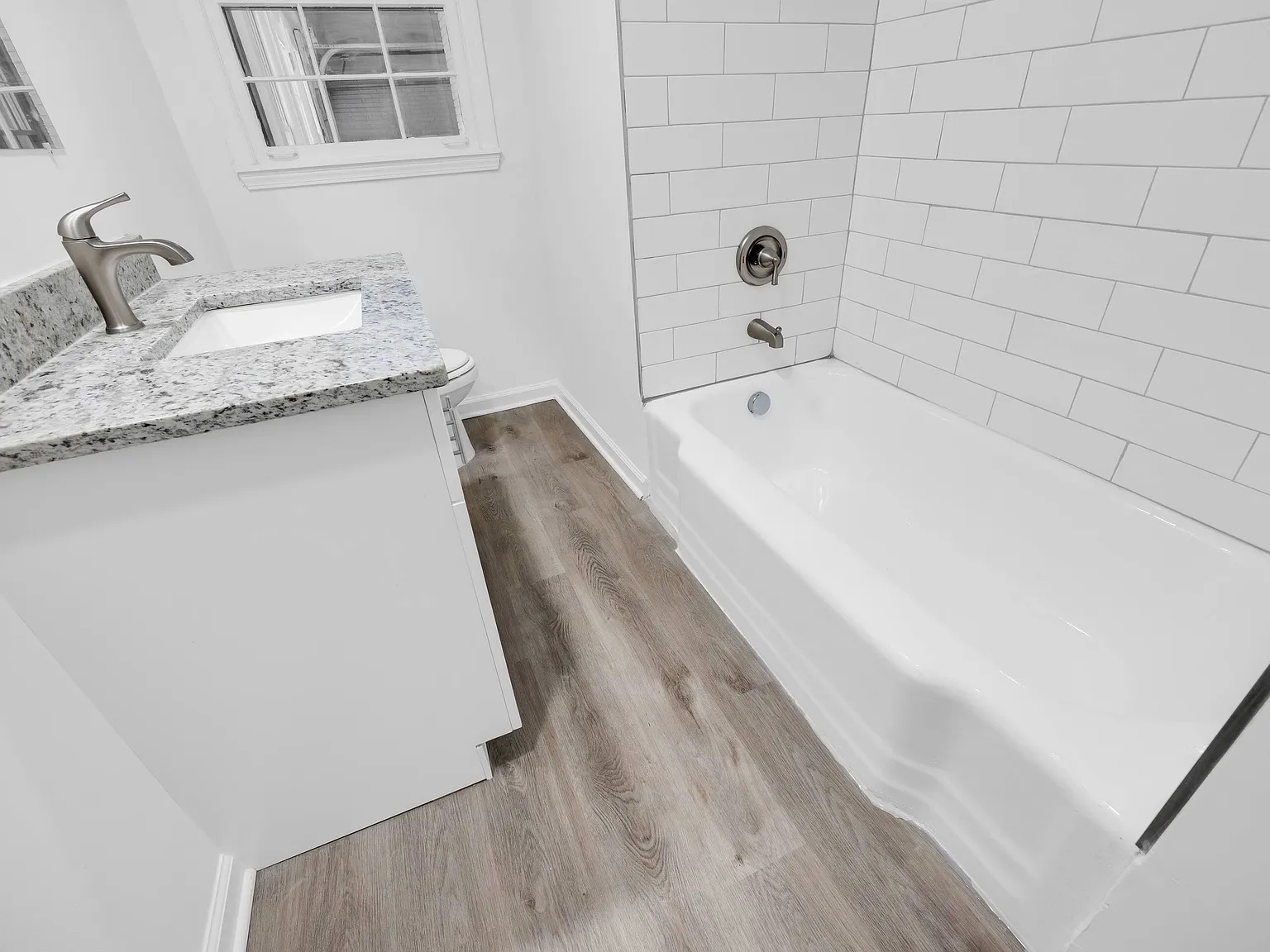 5 bed, 3.0 bath, 2852 sqft, $2,350 — Photo 3