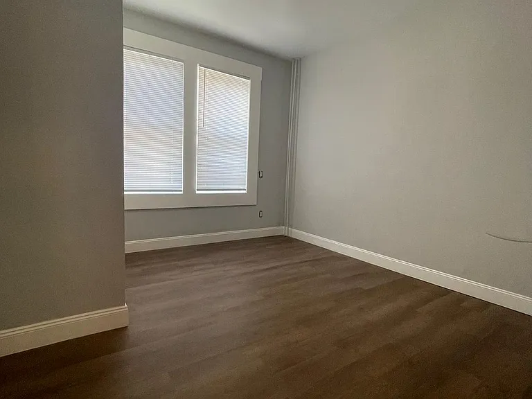 934 Pavonia Ave #4 — Photo 3