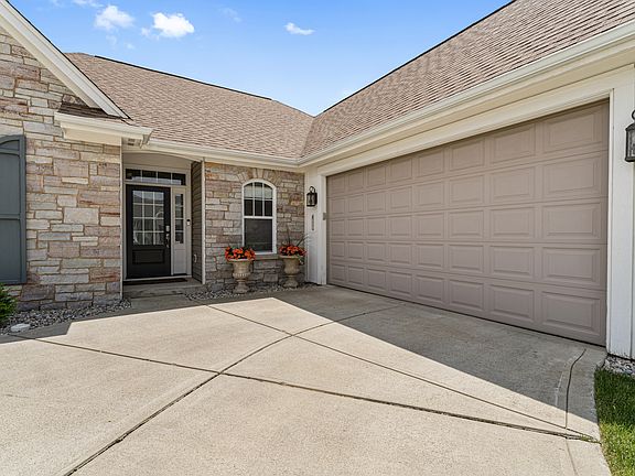 3rd image of 847 Morley Ct