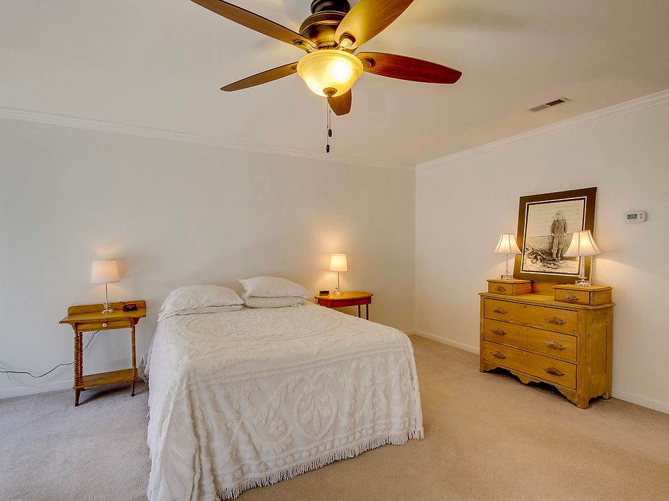 1st image of 10740 Greenbriar Ln