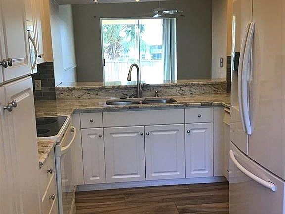 2nd image of 290 Robin Hood Cir Unit 202