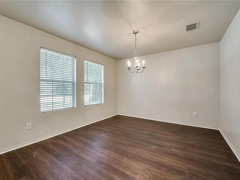 1109 Boxwood Dr — Photo 14