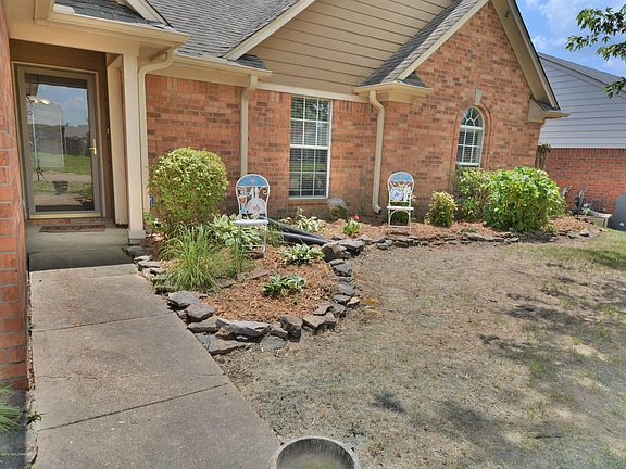 2nd image of 7822 S Mary Payton Dr