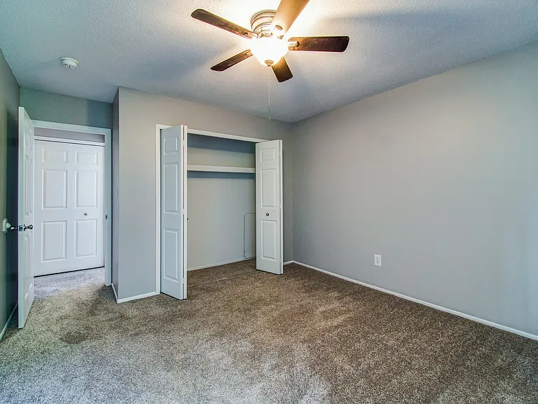 Hillcrest Club Apartments — Photo 56