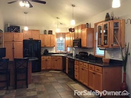 Spacious oak kitchen
						:
						very large 24ft by12ft kitchen,ceramic tiled floor, cathedral ceiling