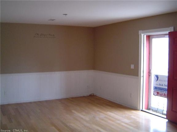 3rd image of 300 Norwich Ave