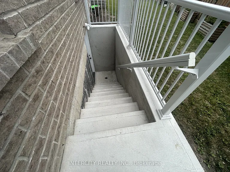 7 Empire Dr #BASEMENT — Photo 12