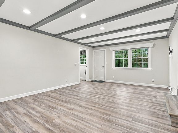 3rd image of 3221 Mulberry Ave
