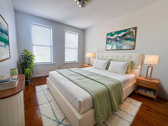 3rd image of 2849 46th St APT 3