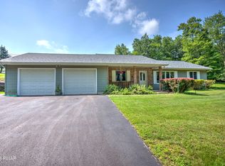 57 Overlook Dr, Beach Lake, PA 18405