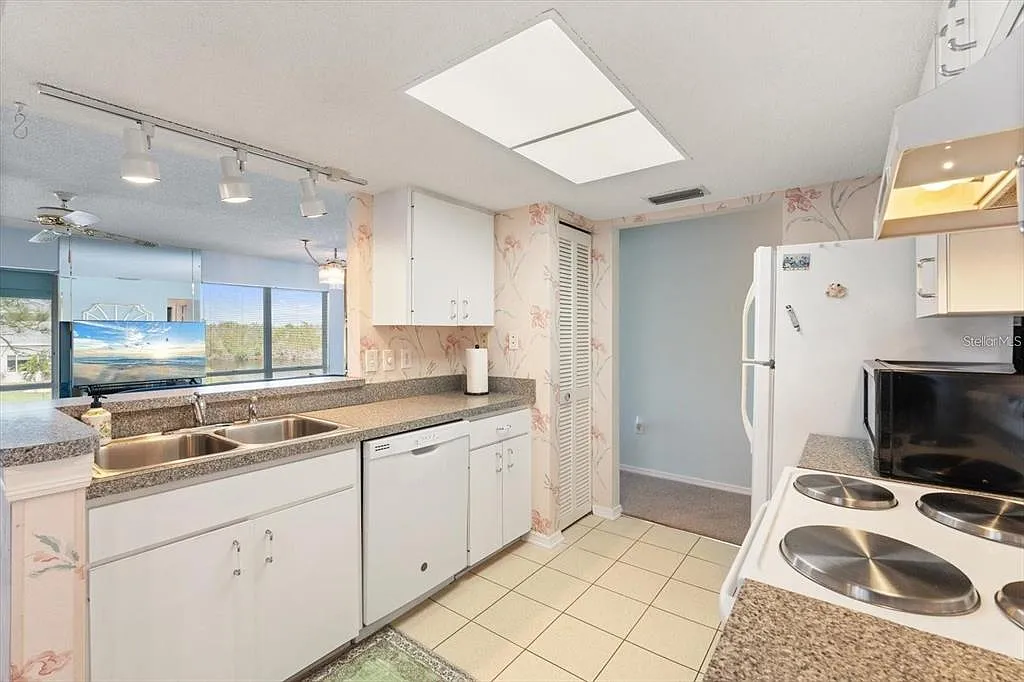 2 bed, 2.0 bath, 1134 sqft, $2,450 — Photo 2