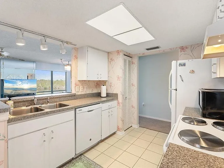 312 108th St W — Photo 2