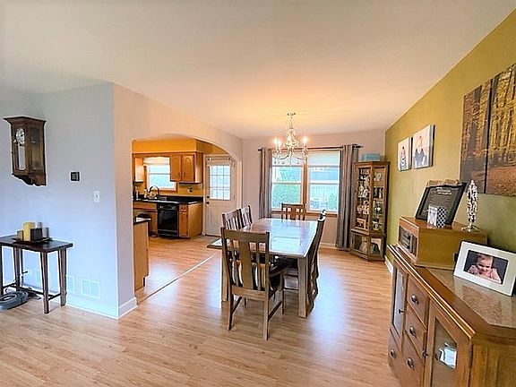 5th image of 10947 S Nagle Ave
