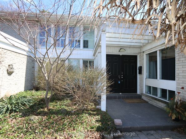 18 Silvergrove Rd #C12, Toronto, ON M2L 2N6